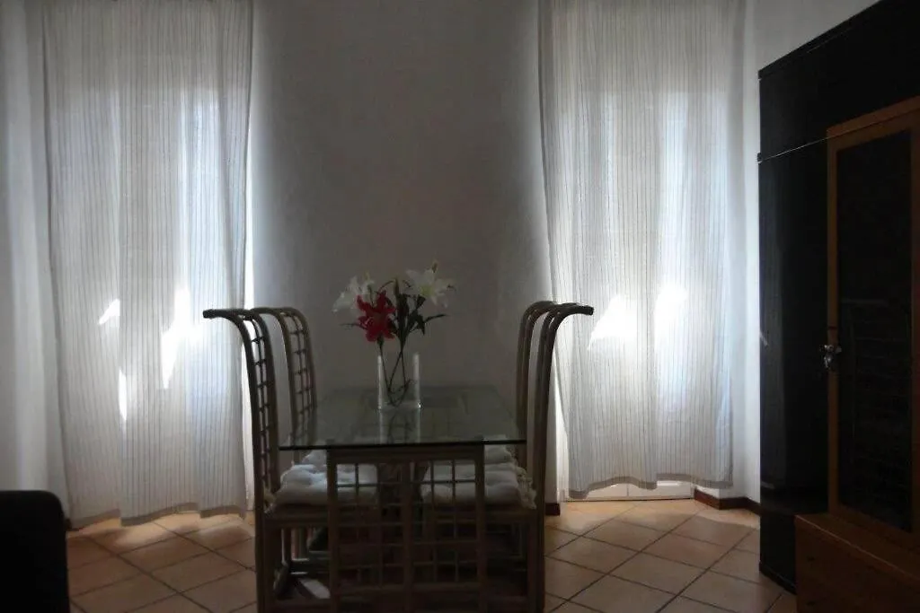 Apartment Luminoso Appartamento In Centro Storico. Parma